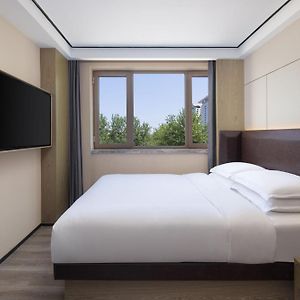 Standard King Room City View